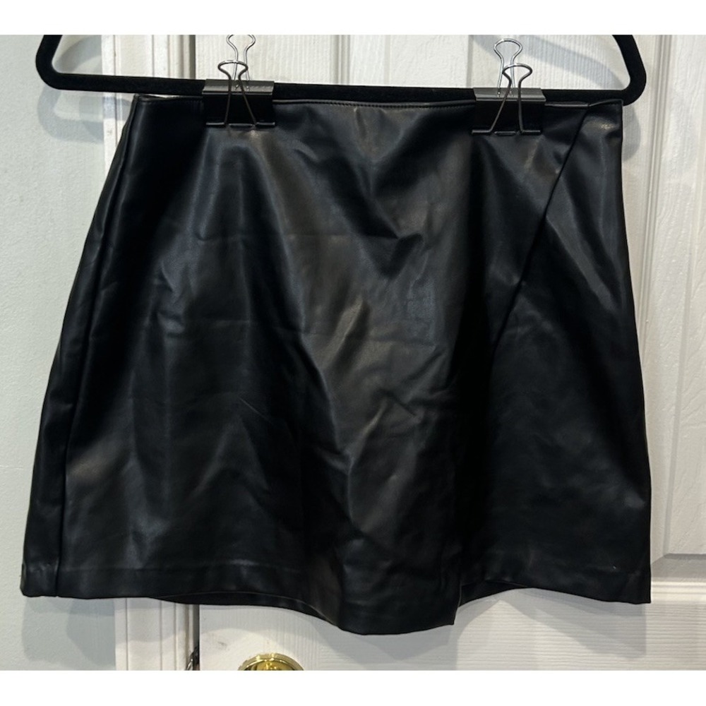 Abercrombie & Fitch Vegan Leather Skort Black High Rise Mini Skirt Shorts M Y2K